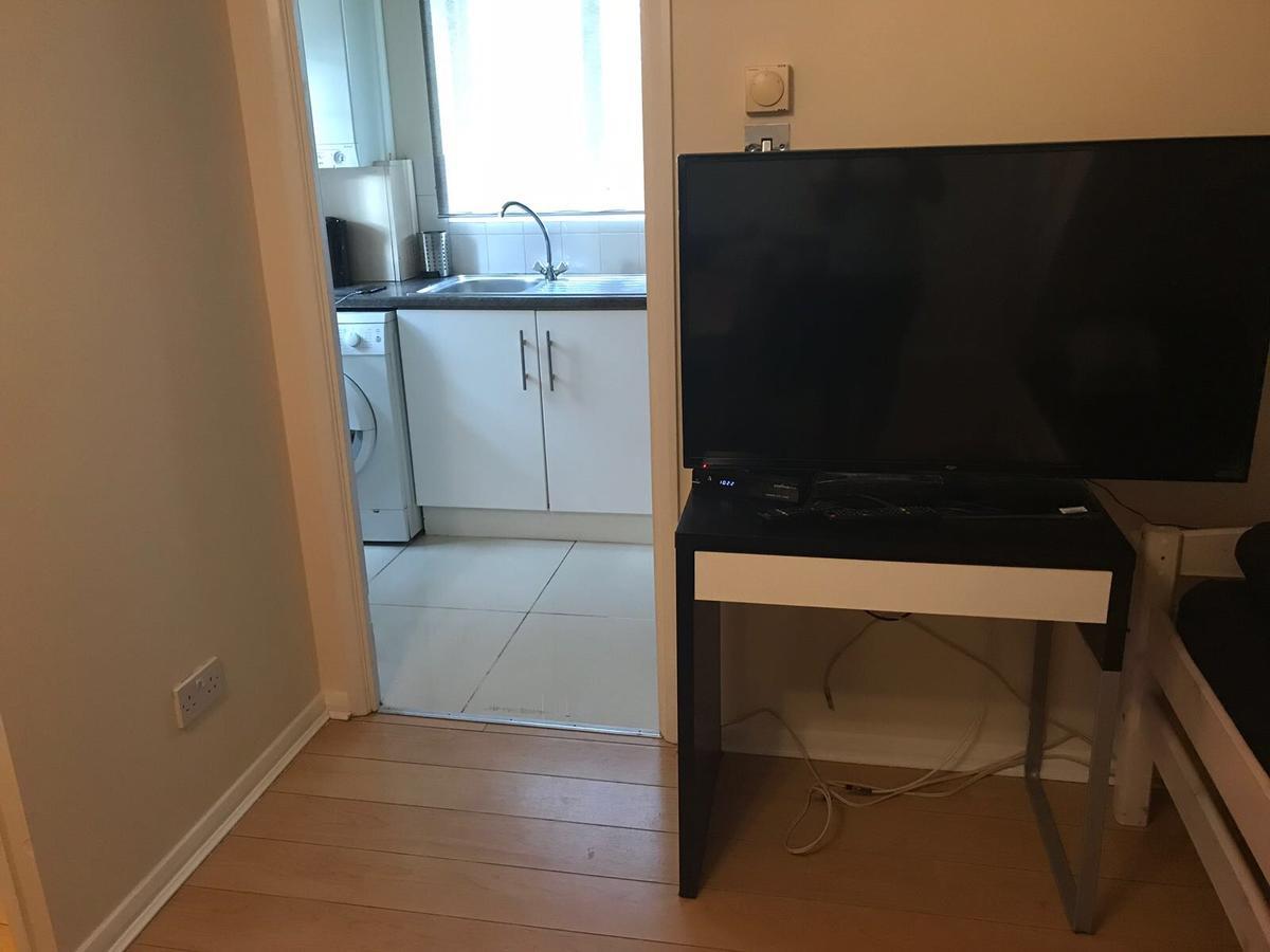Waltham Abbey Private Property Экстерьер фото